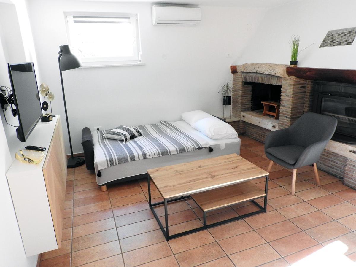 Apartment Lu, Stinjan - Пула Екстер'єр фото